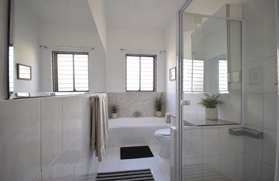 2 Bedroom Property for Sale in Sea Point Western Cape